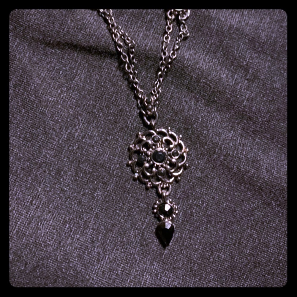 ⚜️5/$25⚜️ Black and silver necklace